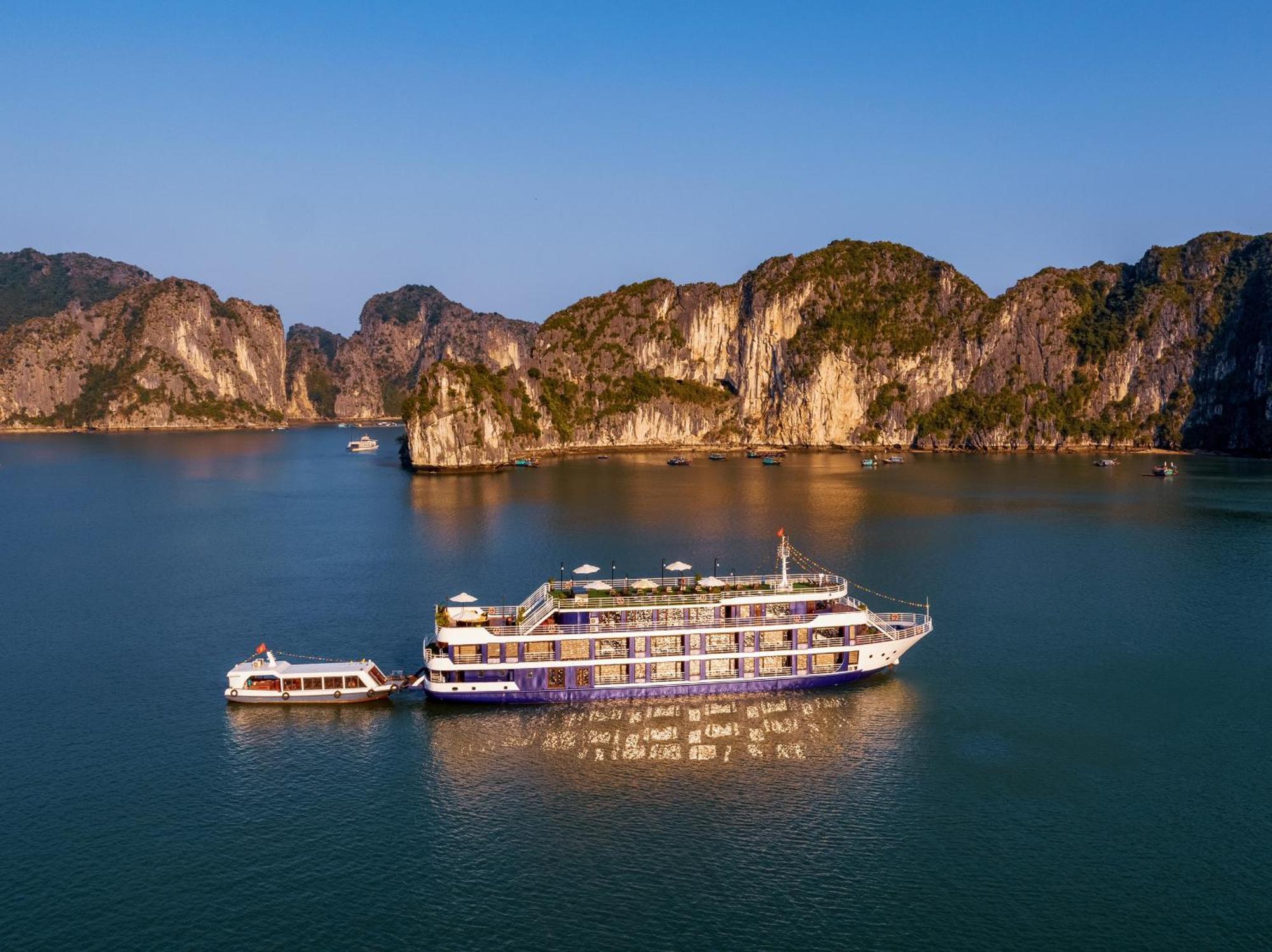 Halong Dragon Bay Cruise Hotel Ha Long Exterior photo